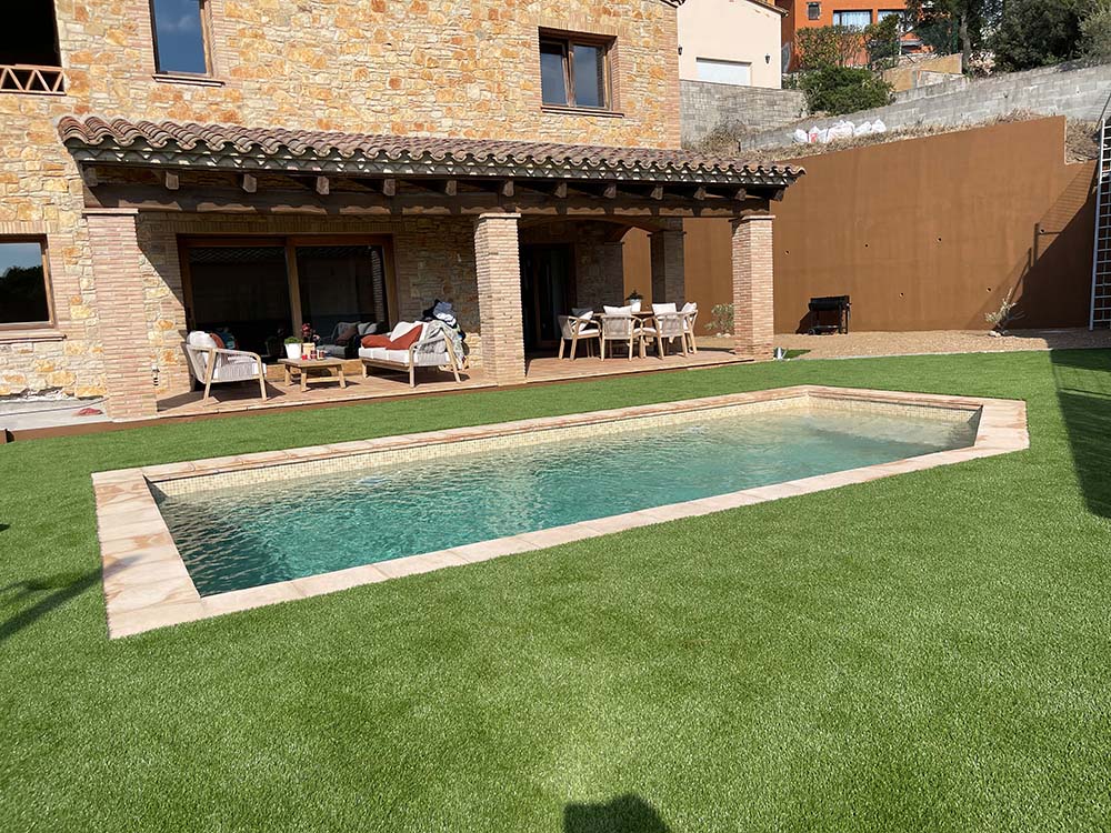 Gespa artificial per piscines